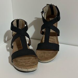 Women’s Adrienne Vittadini sandal wedge.